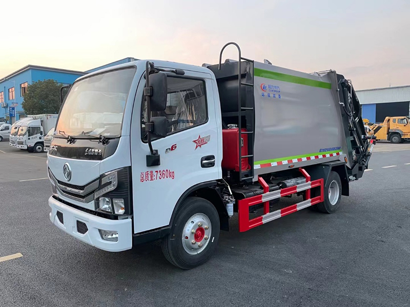 多利卡D6 6.5方压缩垃圾车