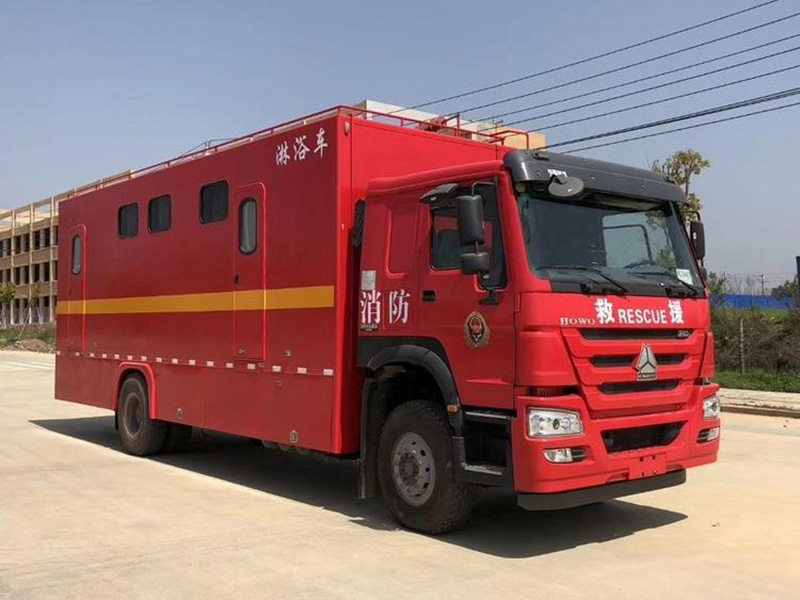 重汽豪沃野外作业淋浴车